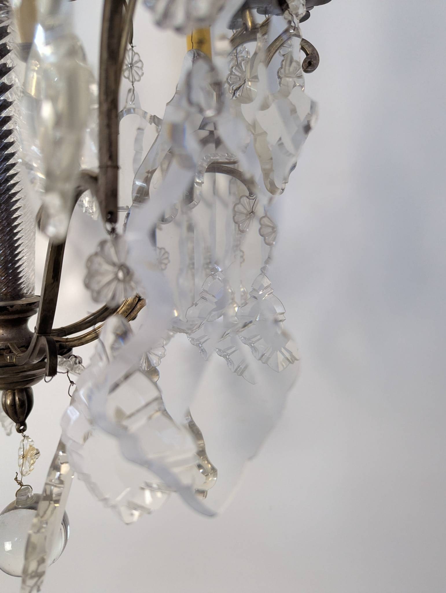 Antique French Brass and Crystal Chandelier in Louis XVI Style - 8