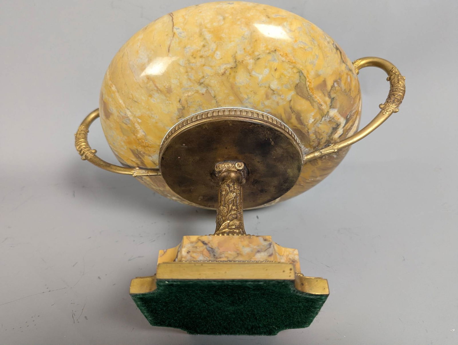 French Gilt Bronze and Marble Tazza with Swan-Form Handles - 5