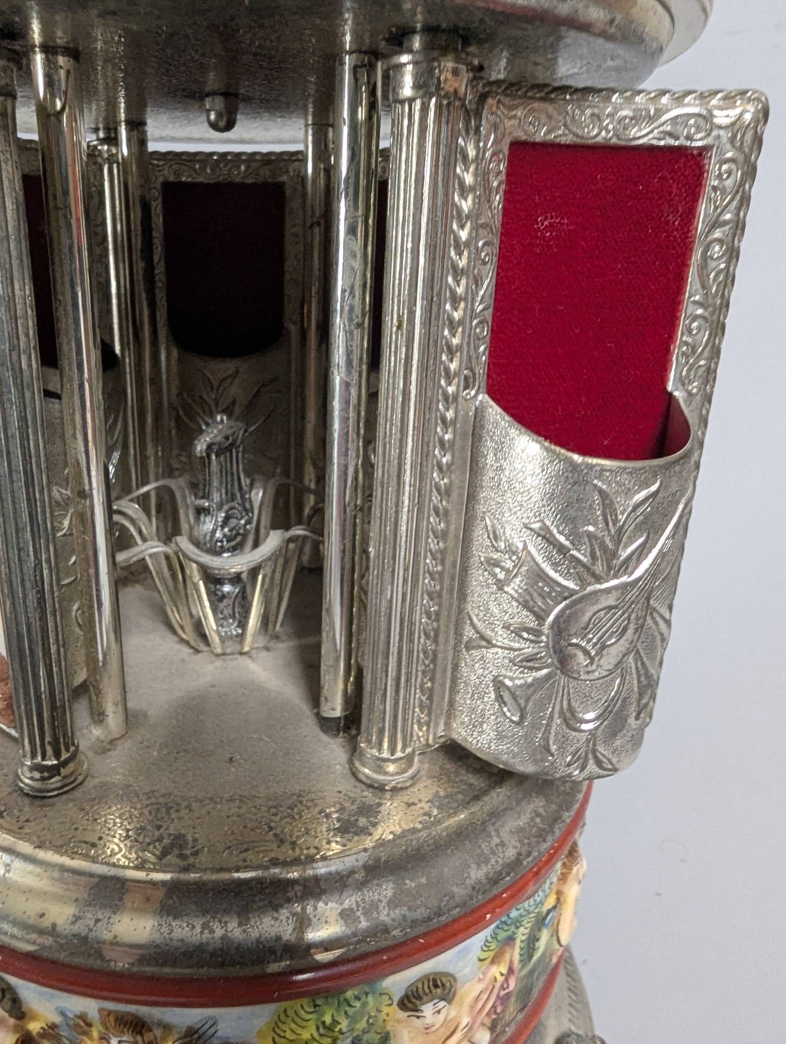 Reuge Capodimonte Porcelain Musical Cigarette or Lipstick Dispenser - 5