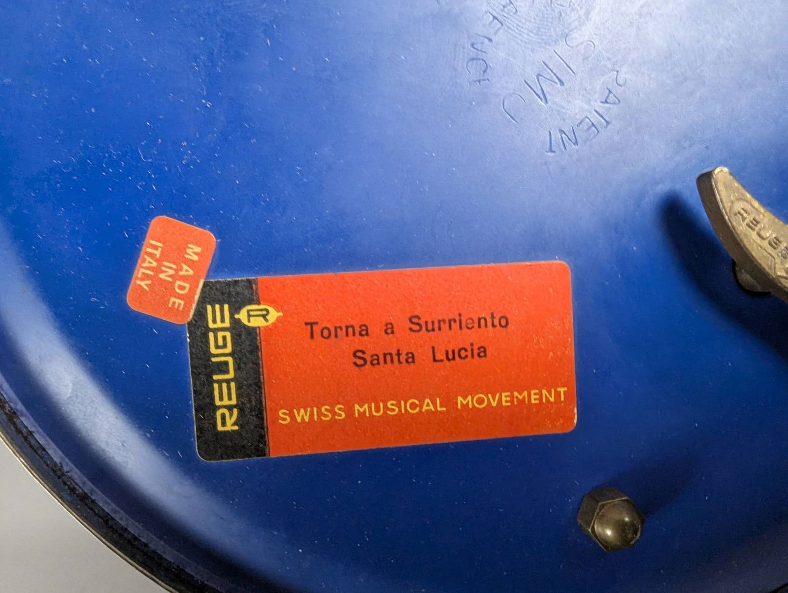 Reuge Capodimonte Porcelain Musical Cigarette or Lipstick Dispenser - 8