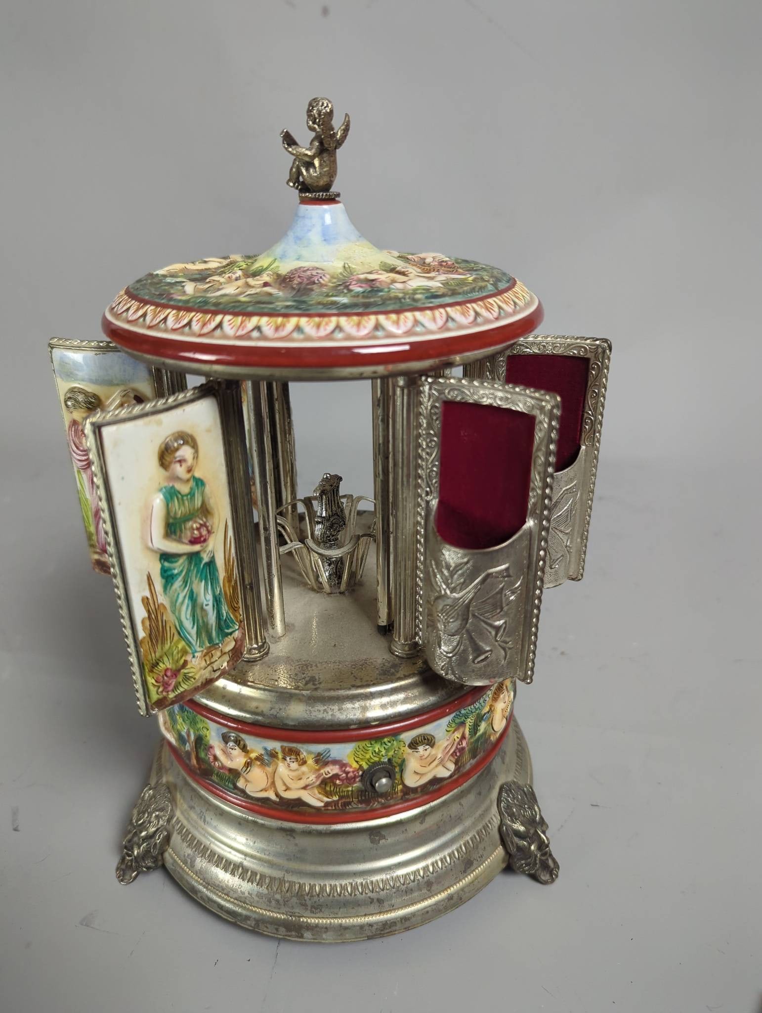 Reuge Capodimonte Porcelain Musical Cigarette or Lipstick Dispenser - 9