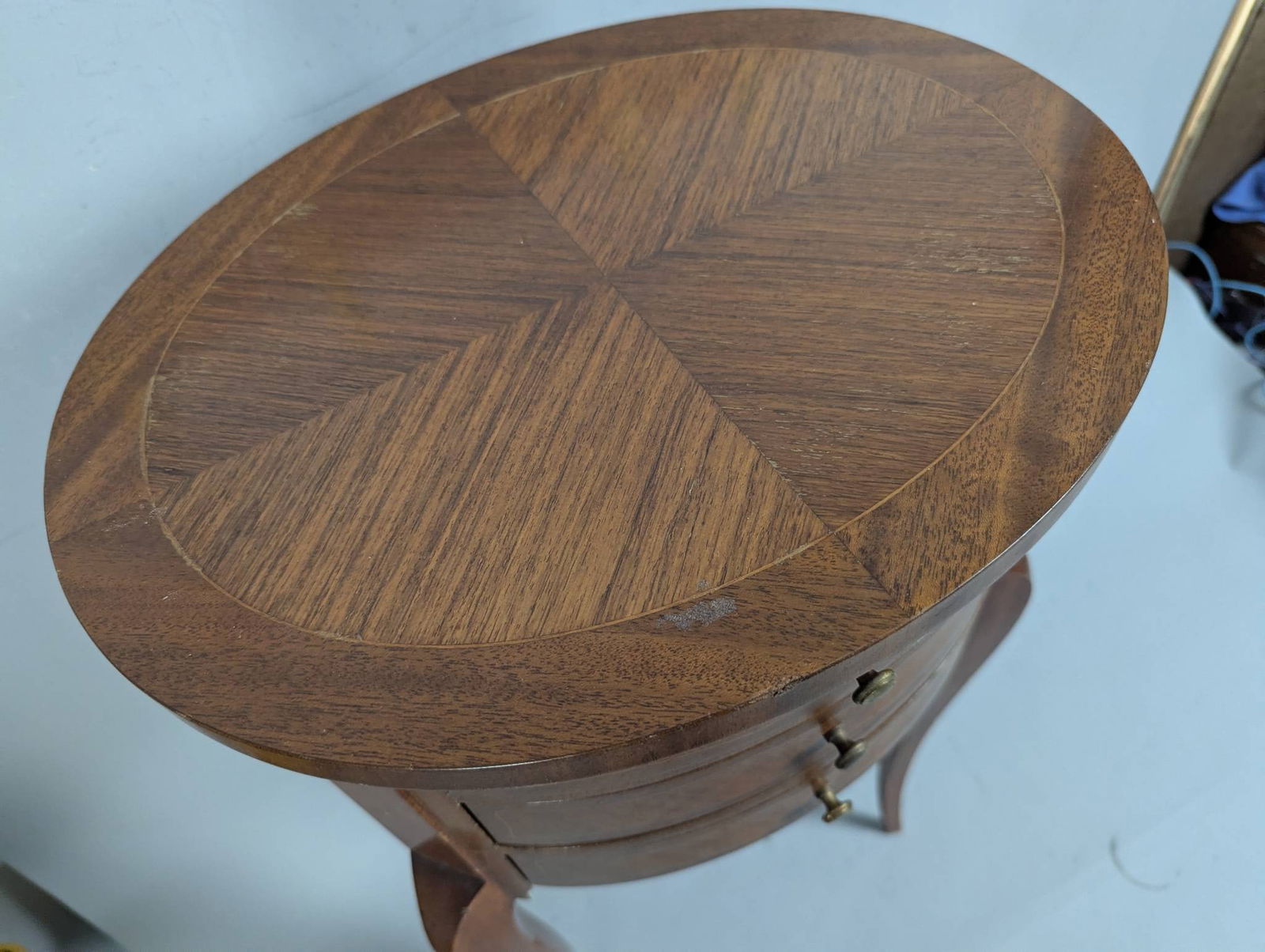 French Louis XV-Style Tulipwood Veneer Bedside Table by Jibe - 3