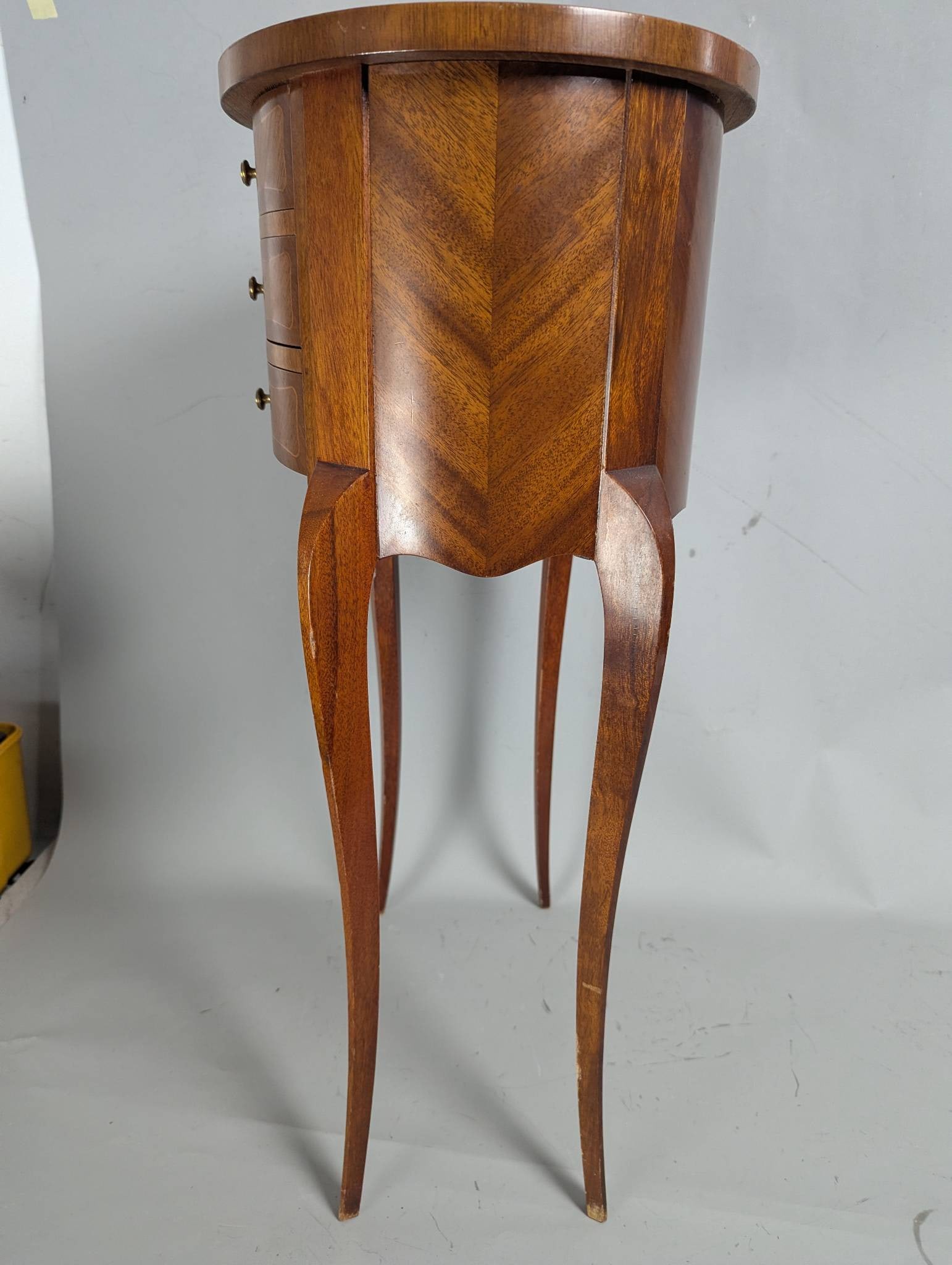 French Louis XV-Style Tulipwood Veneer Bedside Table by Jibe - 5