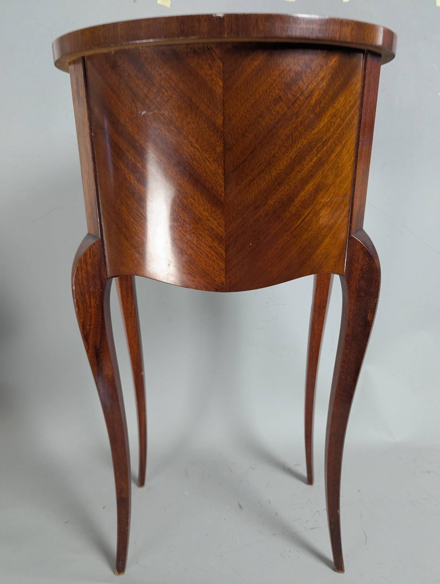 French Louis XV-Style Tulipwood Veneer Bedside Table by Jibe - 6