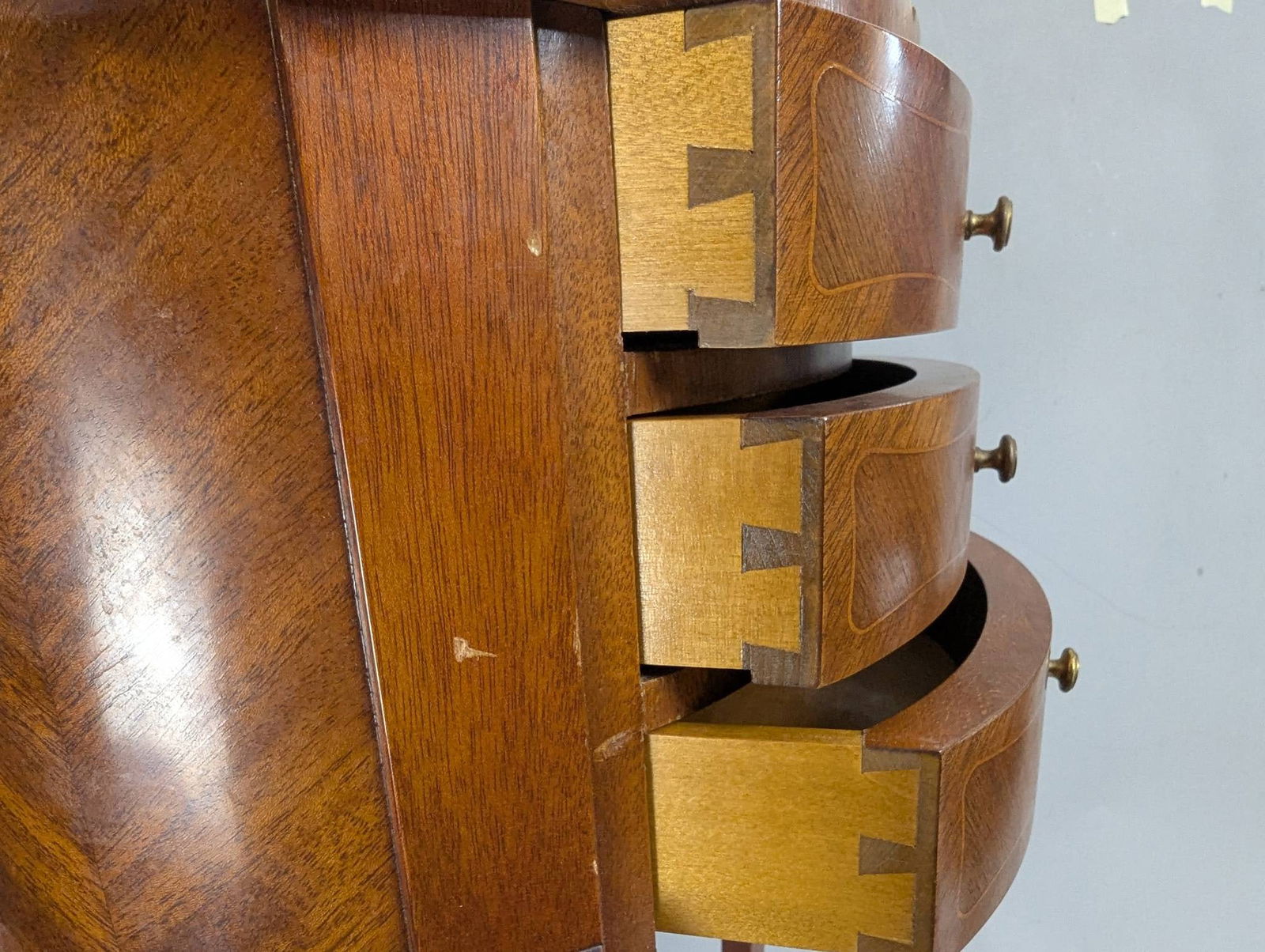 French Louis XV-Style Tulipwood Veneer Bedside Table by Jibe - 7