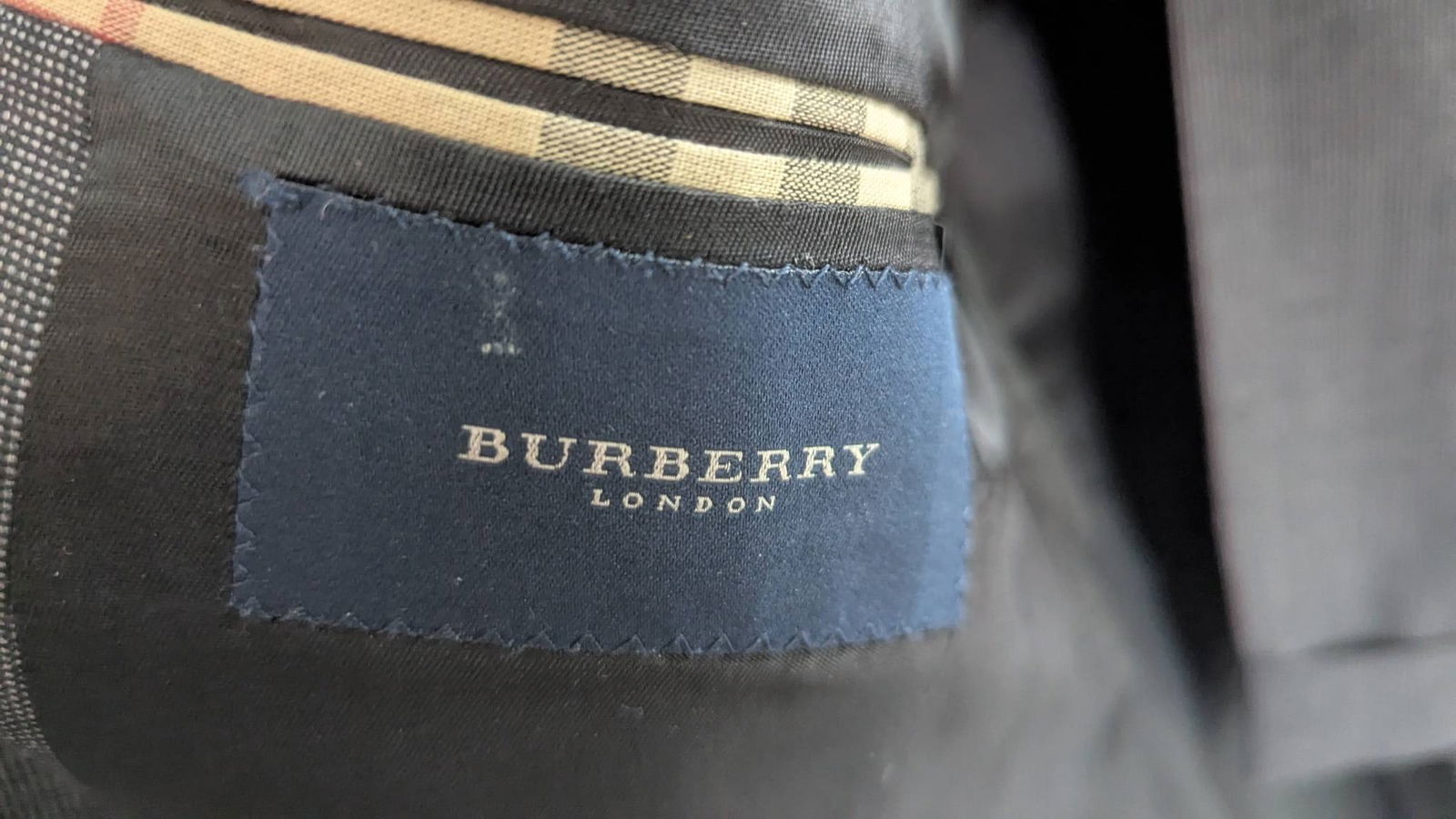 Burberry London Mens Suit in Dark Gray Wool - 6