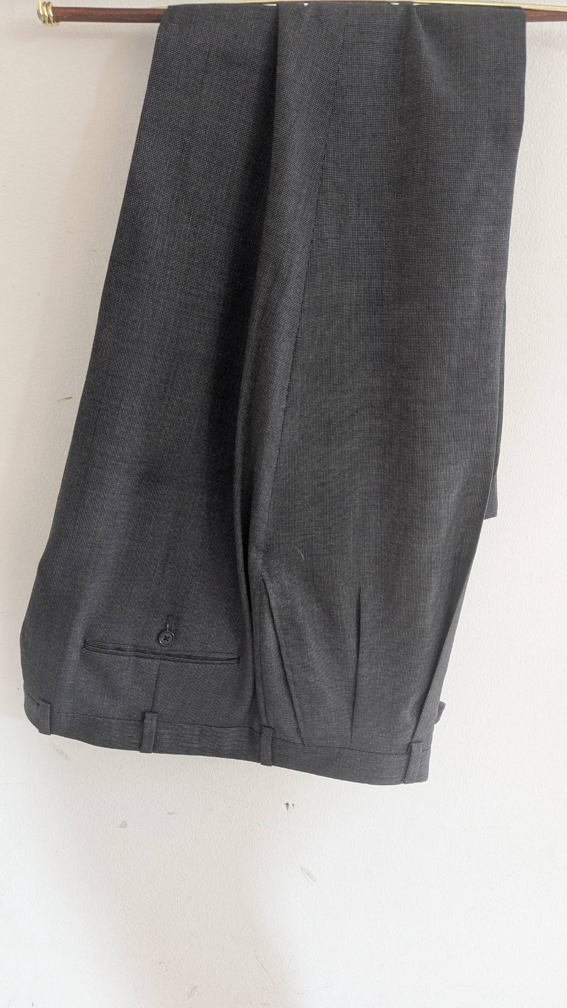 Burberry London Mens Suit in Dark Gray Wool - 9