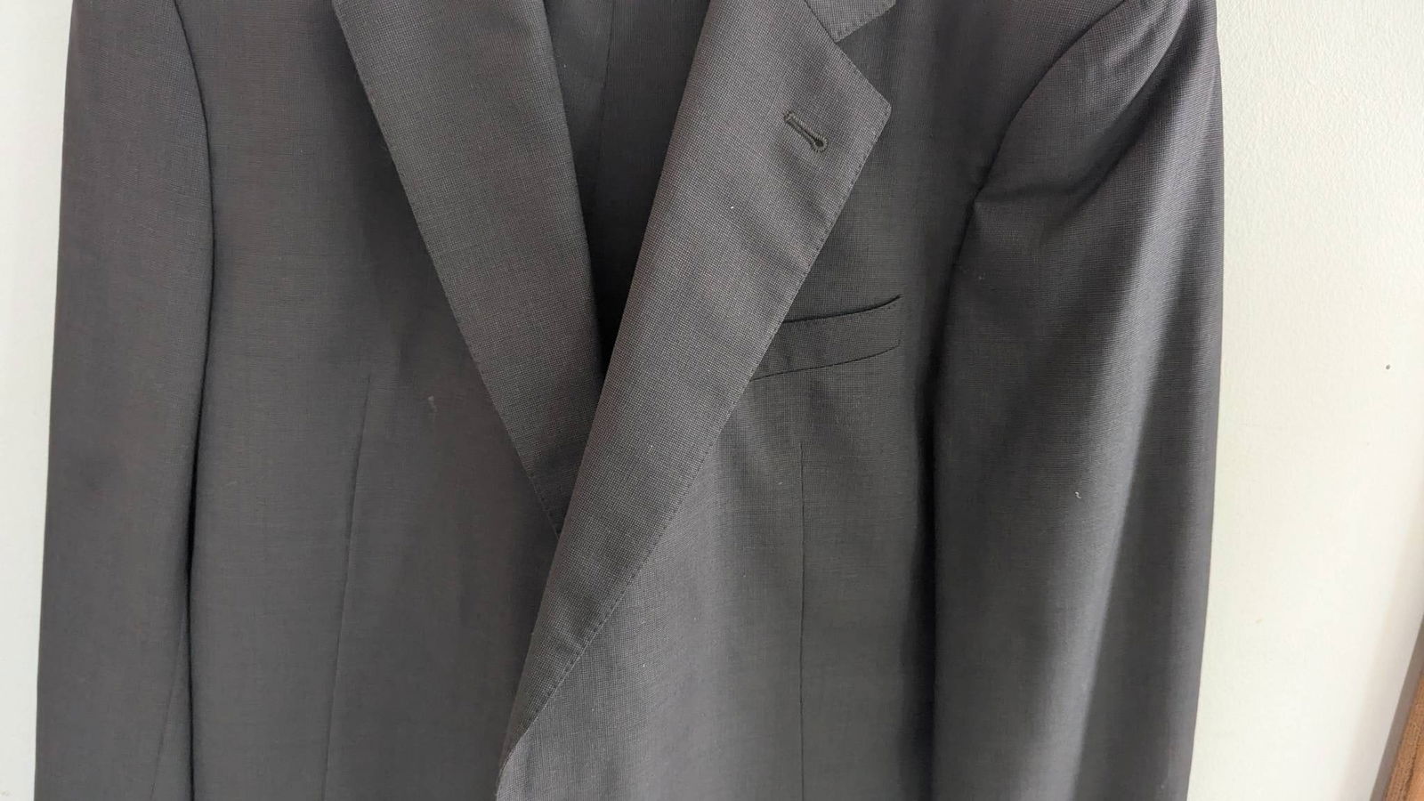 Armani Collezioni Two-Piece Suit in Black Wool Blend - 3