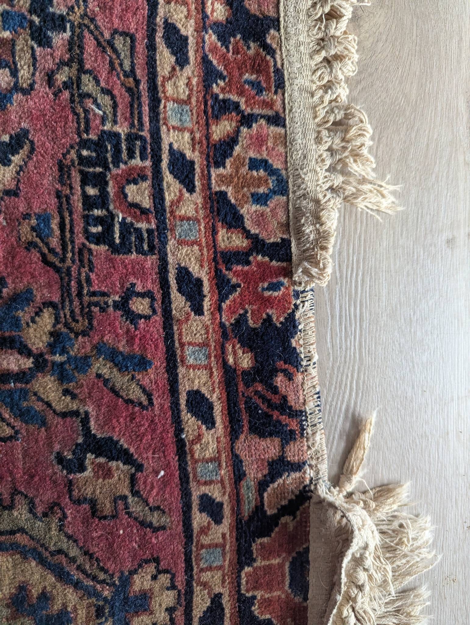 Persian Sarouk Wool Rug with Traditional Floral Design - 6