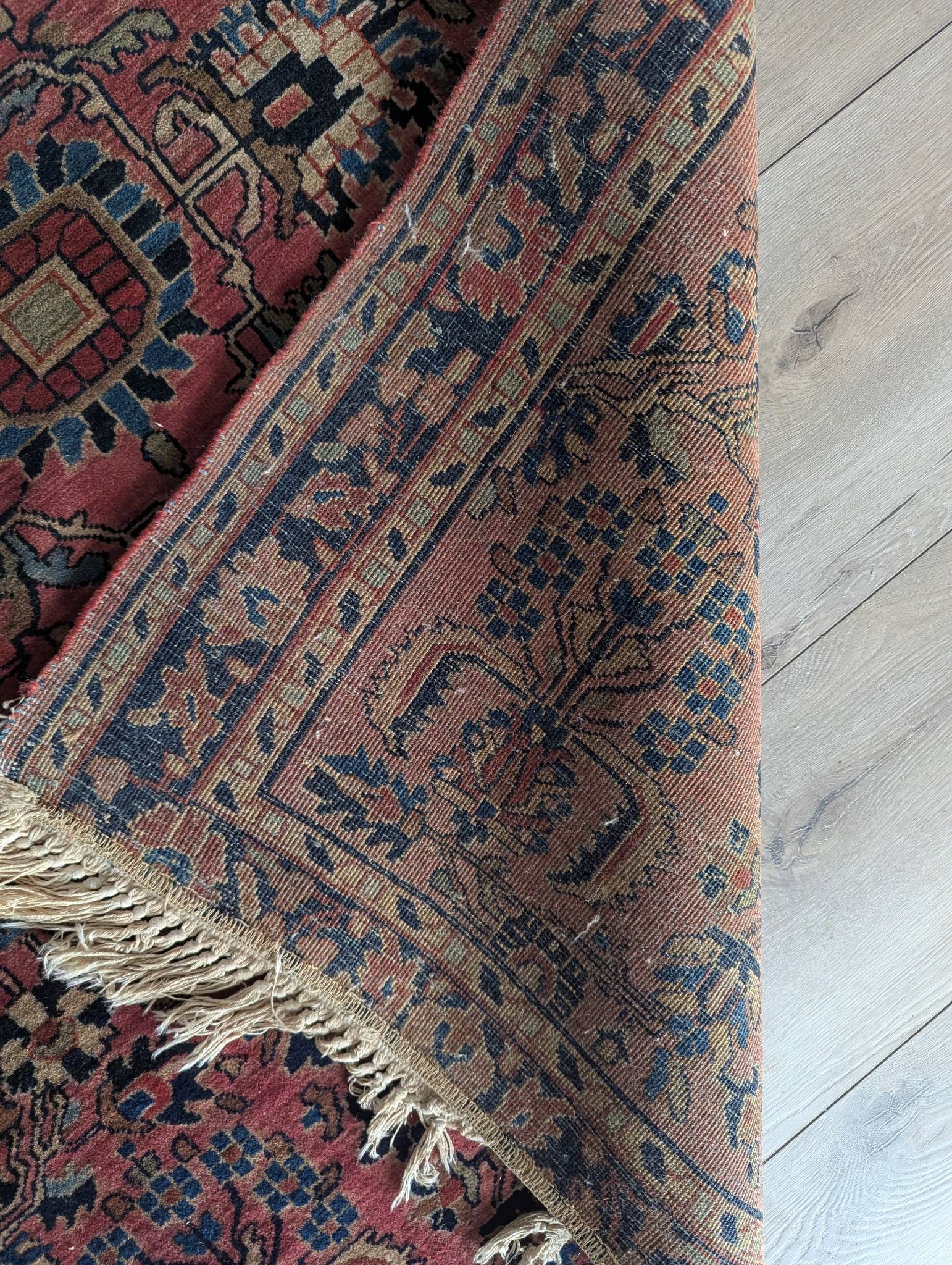 Persian Sarouk Wool Rug with Traditional Floral Design - 8