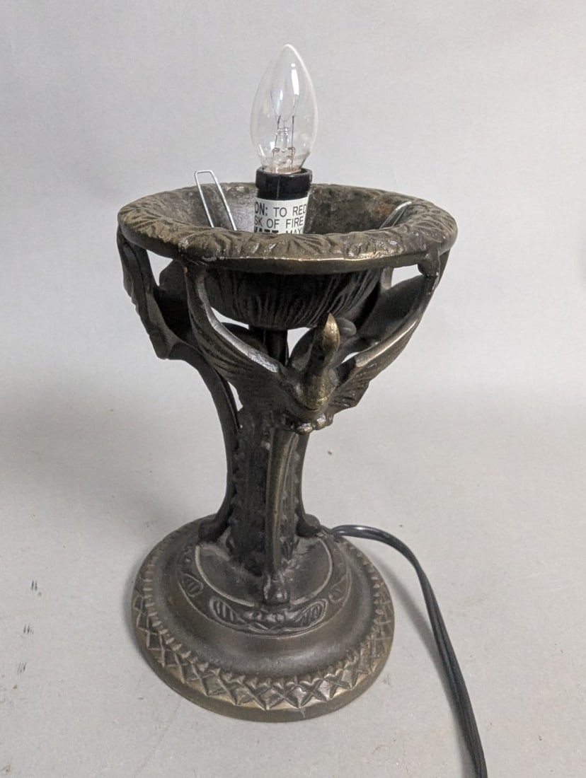 Vibrant Art Glass Table Lamp with Stylish Metal Base - 4