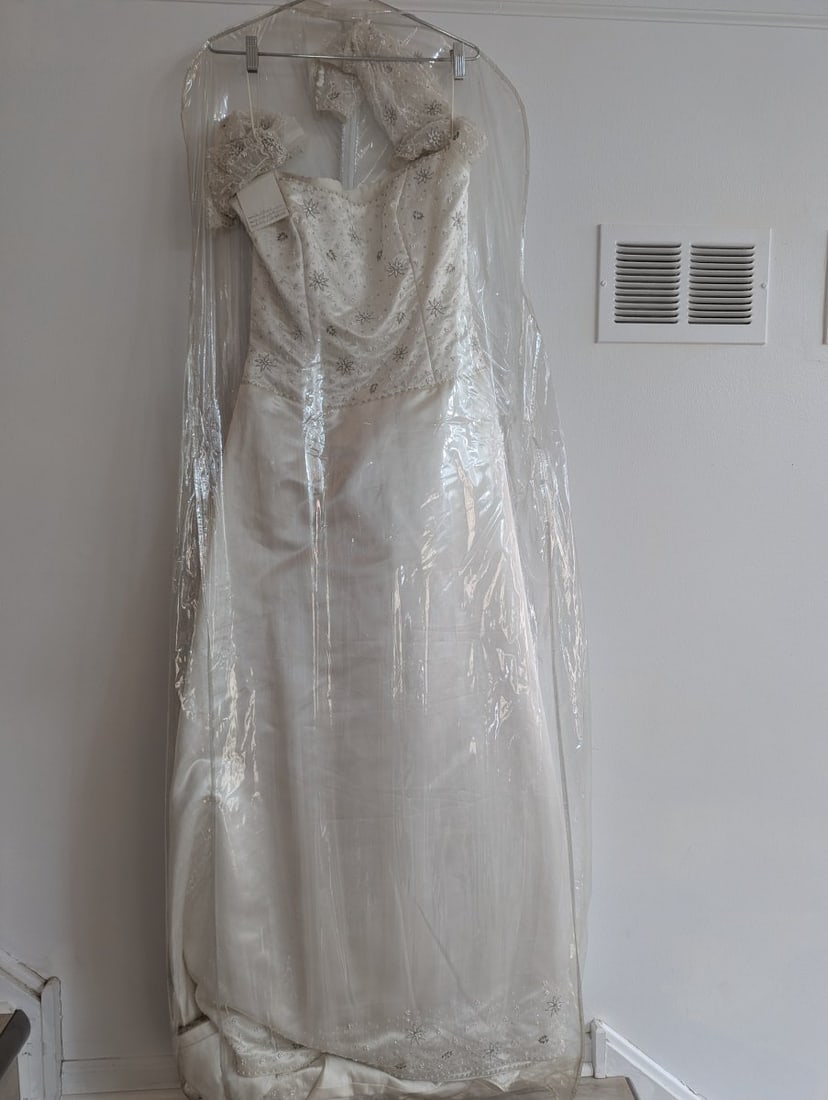 Elegant Demetrios Silk White Beaded Wedding Gown: **Important** Please read below description on how to avoid high shipping costs. Experience the elegance of this Demetrios wedding gown, new and never used, featuring intricate beading and silk