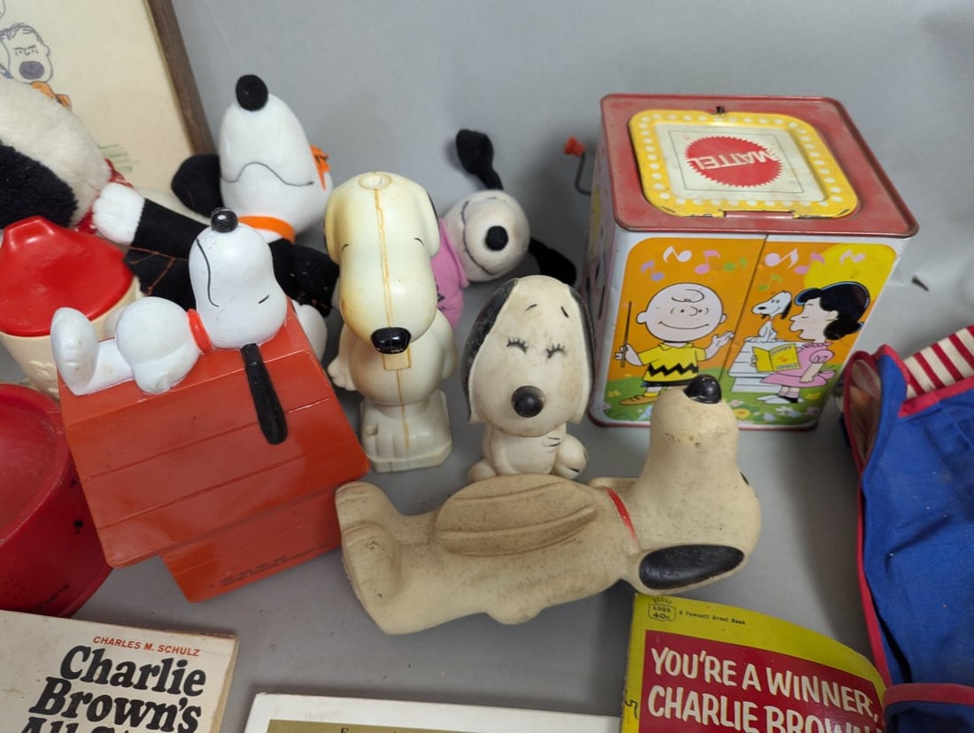 Huge Peanuts Memorabilia Collection Vintage Toys Figurines Books - 7