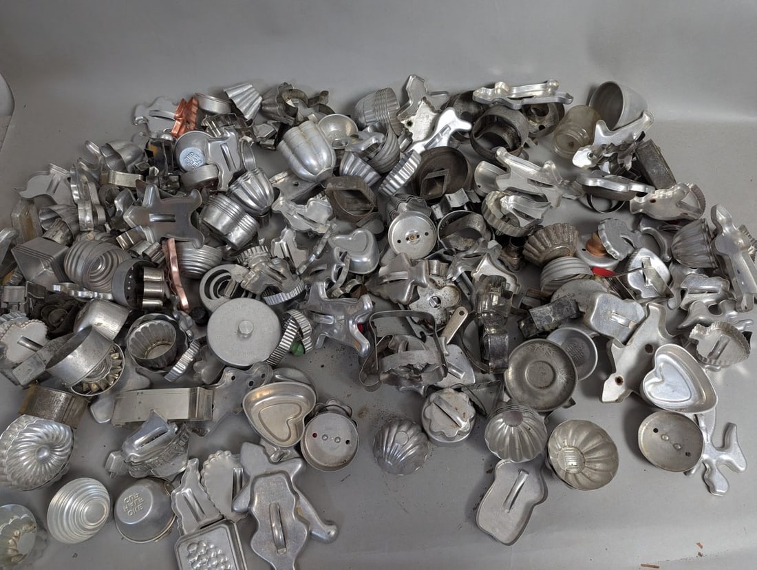 Huge Lot Vintage Aluminum Metal Cookie Cutters Unique Kitchen Items: **Important** Please read below description on how to avoid high shipping costs. Discover a treasure trove with this huge lot of vintage aluminum and metal cookie cutters and kitchen items, featuring