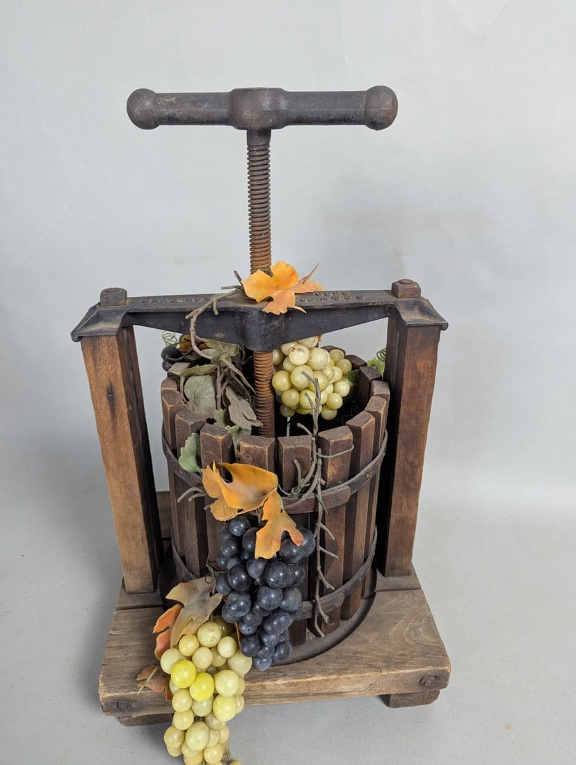 Antique Wear-Ever Grape Wine Press Charming Rustic Decor - 4