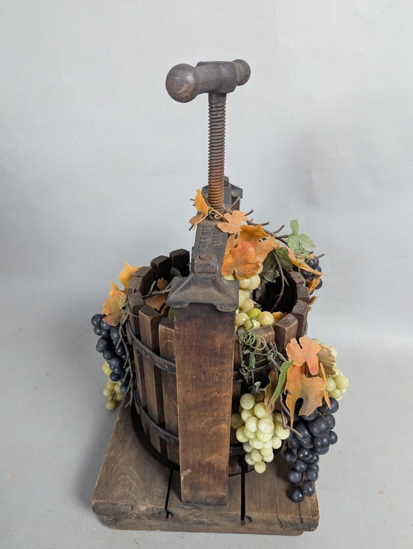 Antique Wear-Ever Grape Wine Press Charming Rustic Decor - 5