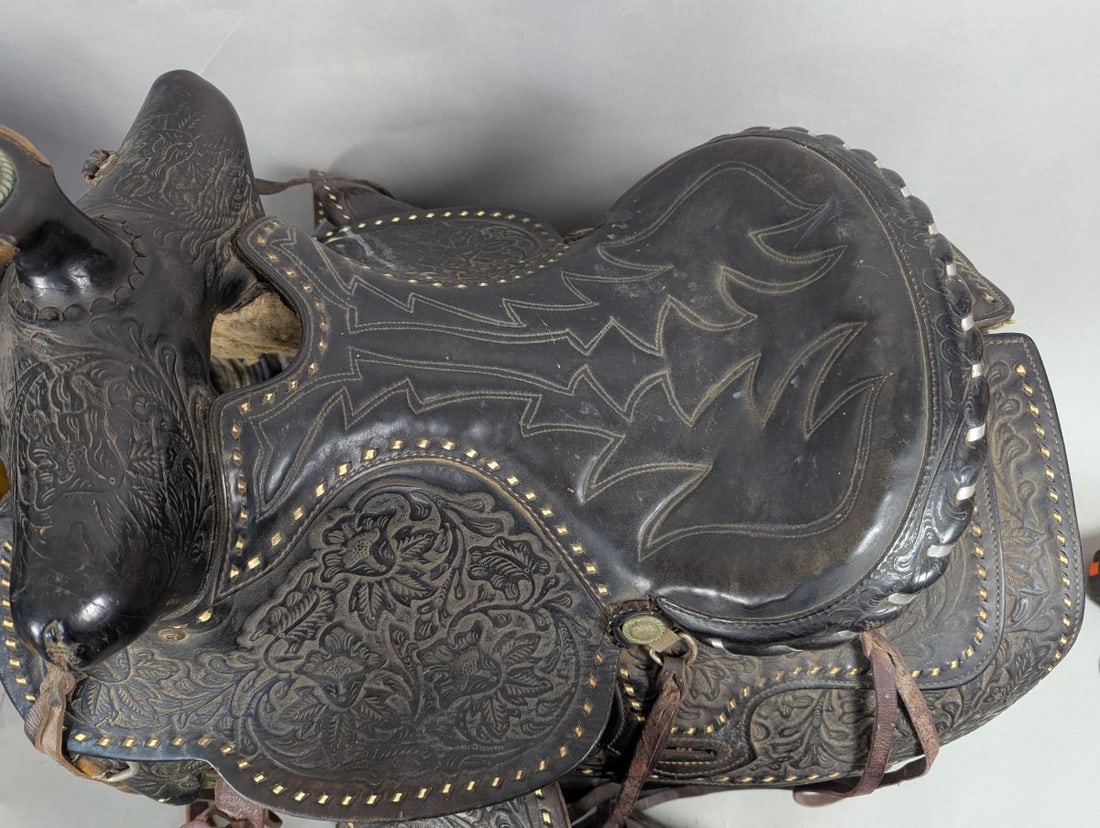 Vintage Tooled Leather Western Saddle with Floral Design - 2