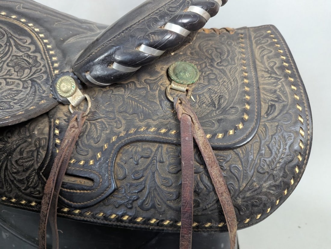 Vintage Tooled Leather Western Saddle with Floral Design - 3