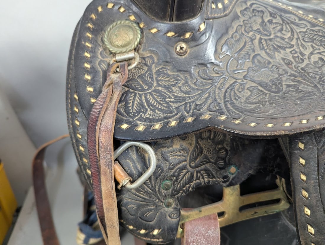Vintage Tooled Leather Western Saddle with Floral Design - 6