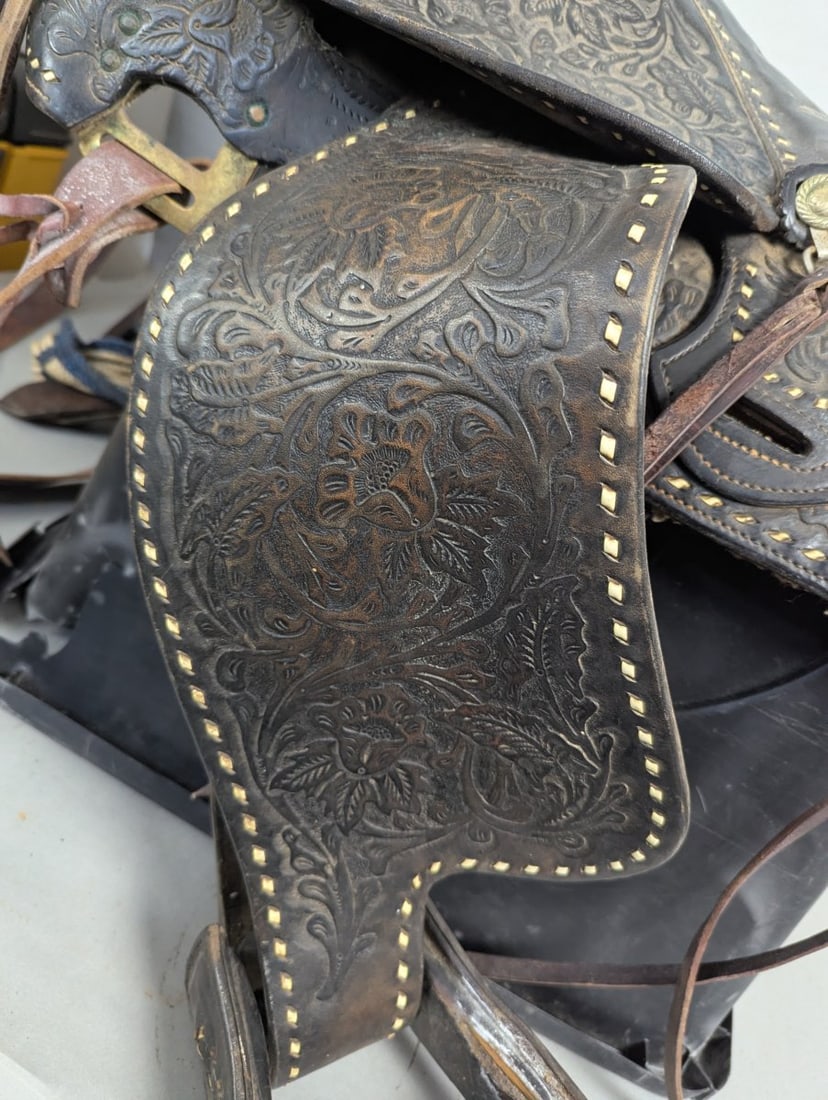 Vintage Tooled Leather Western Saddle with Floral Design - 7