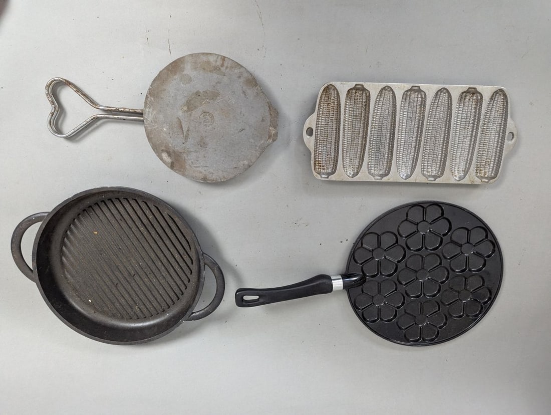 Vintage Aluminum Cookware Lot Wagner Nordic Danish Jean Patrique 4 Pans: **Important** Please read below description on how to avoid high shipping costs. Discover this fantastic lot of 4 aluminum cookware, including a Wagner Ware cornbread pan (8" diameter), a Nordic Ware