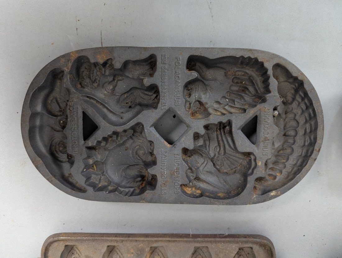 Vintage John Wright Cast Iron Bakeware Collection with Unique Designs - 4