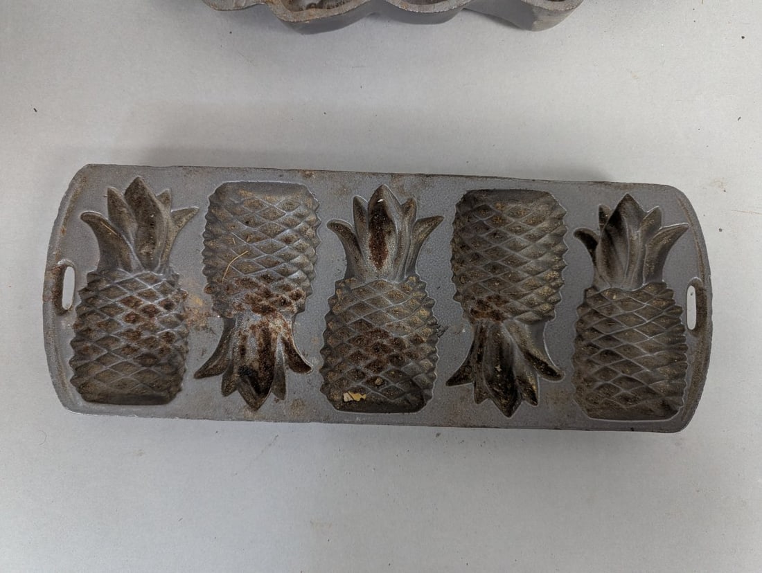 Vintage John Wright Cast Iron Bakeware Collection with Unique Designs - 8