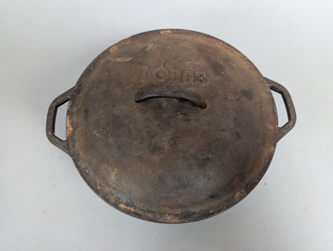 Lodge No 8 Cast Iron Dutch Oven with Basting Lid Vintage Cookware - 2