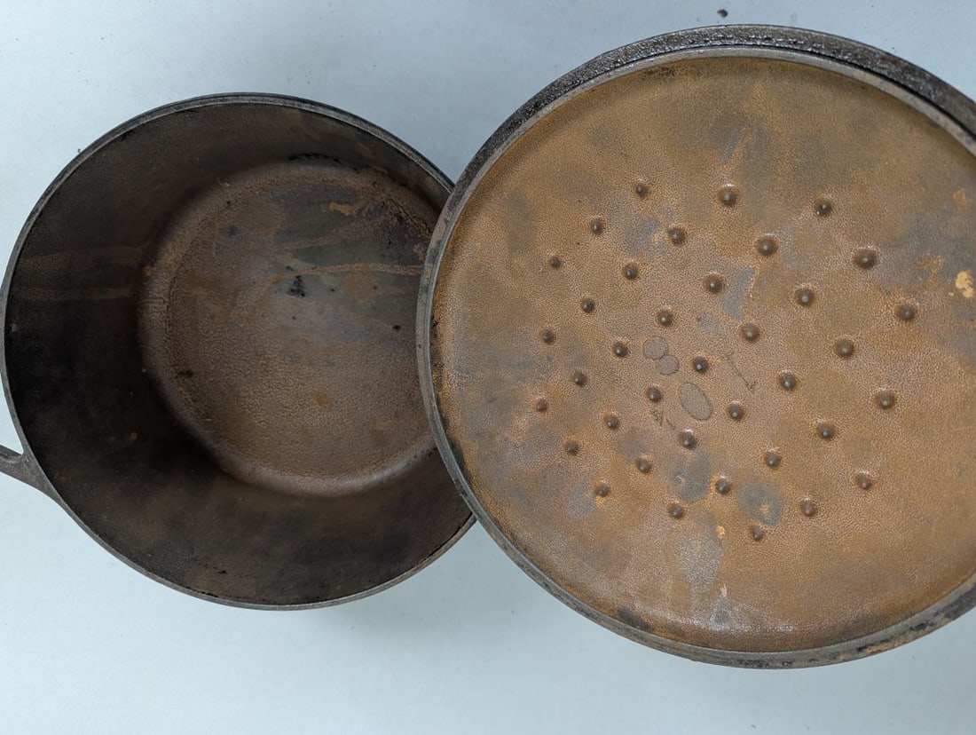 Lodge No 8 Cast Iron Dutch Oven with Basting Lid Vintage Cookware - 3