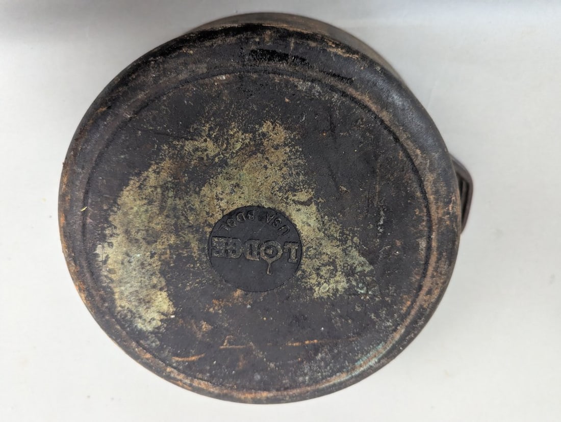 Lodge No 8 Cast Iron Dutch Oven with Basting Lid Vintage Cookware - 4