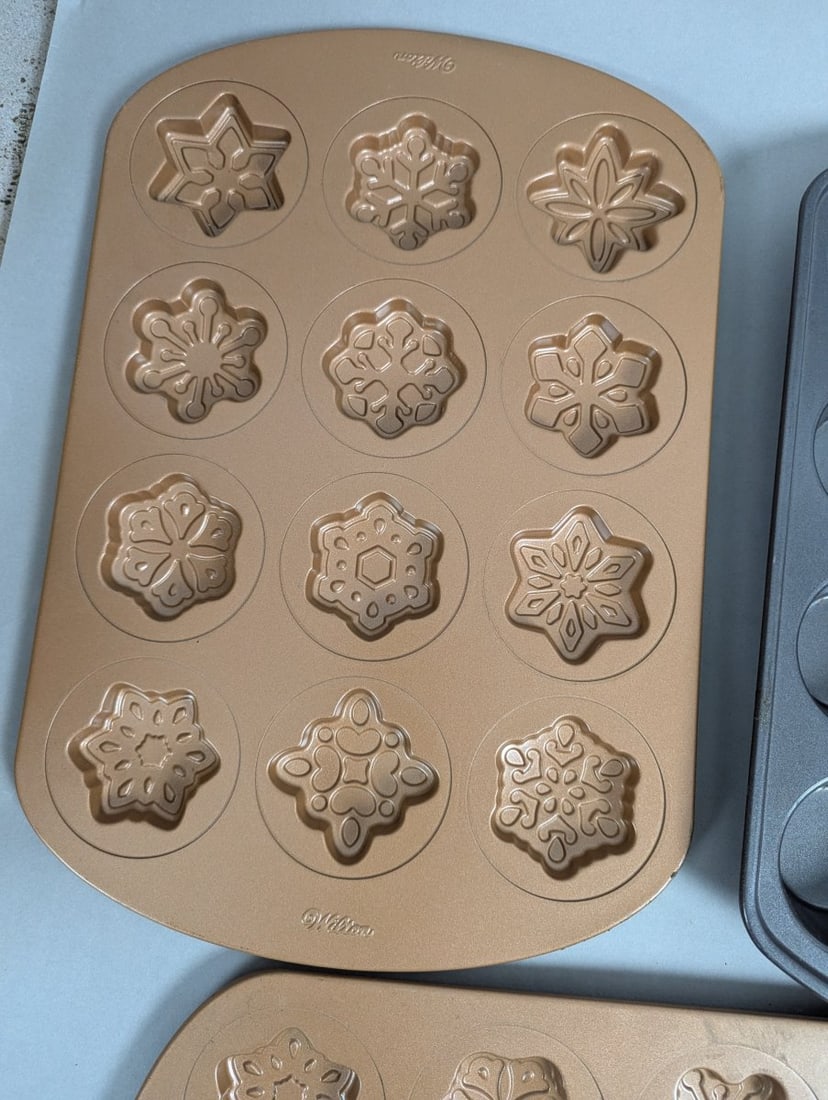 Lot of 5 Wilton Holiday Baking Pans Seasonal Themed Collection - 5