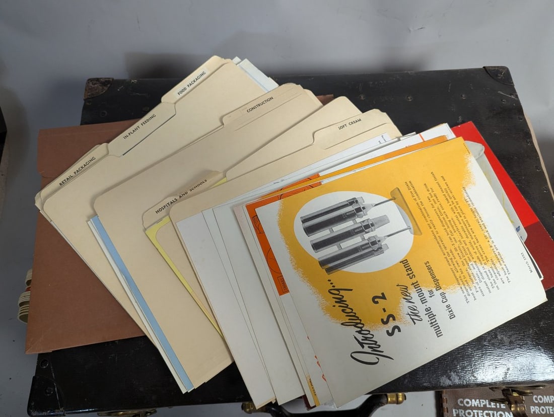 Antique Dixie Cups Salesman Sample Suitcase Unique Collectible - 10