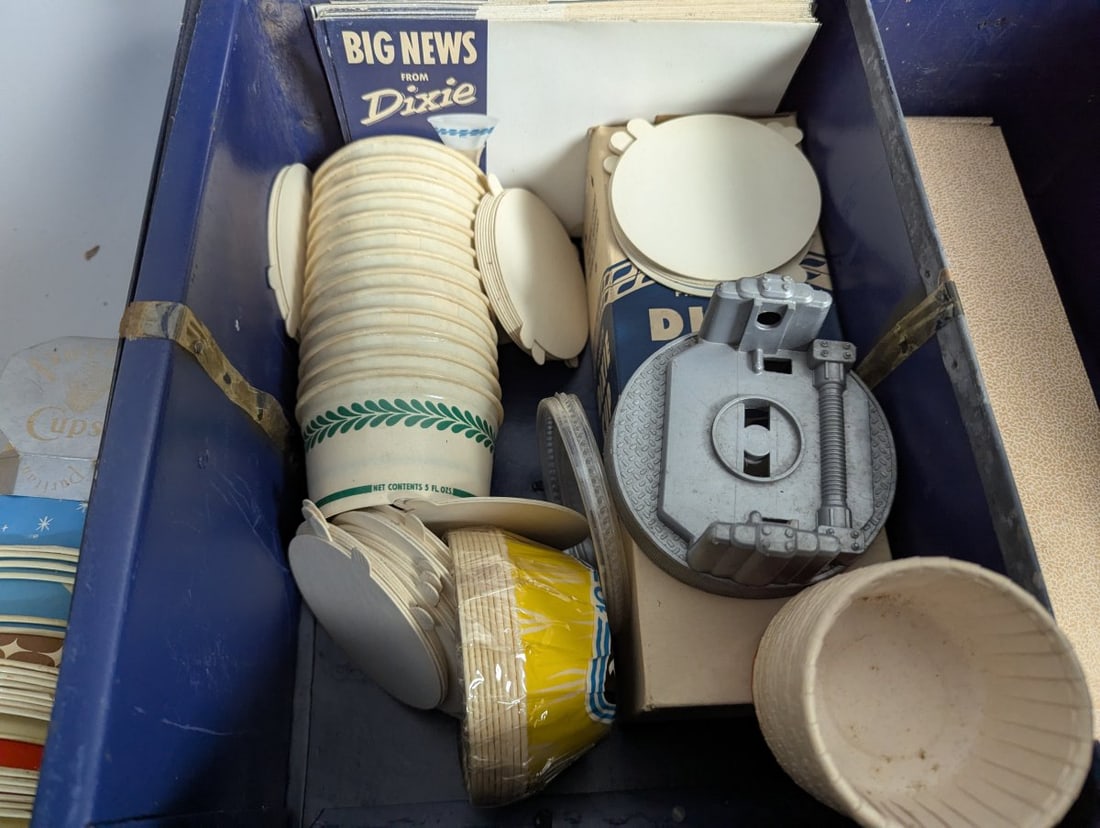 Antique Dixie Cups Salesman Sample Suitcase Unique Collectible - 6