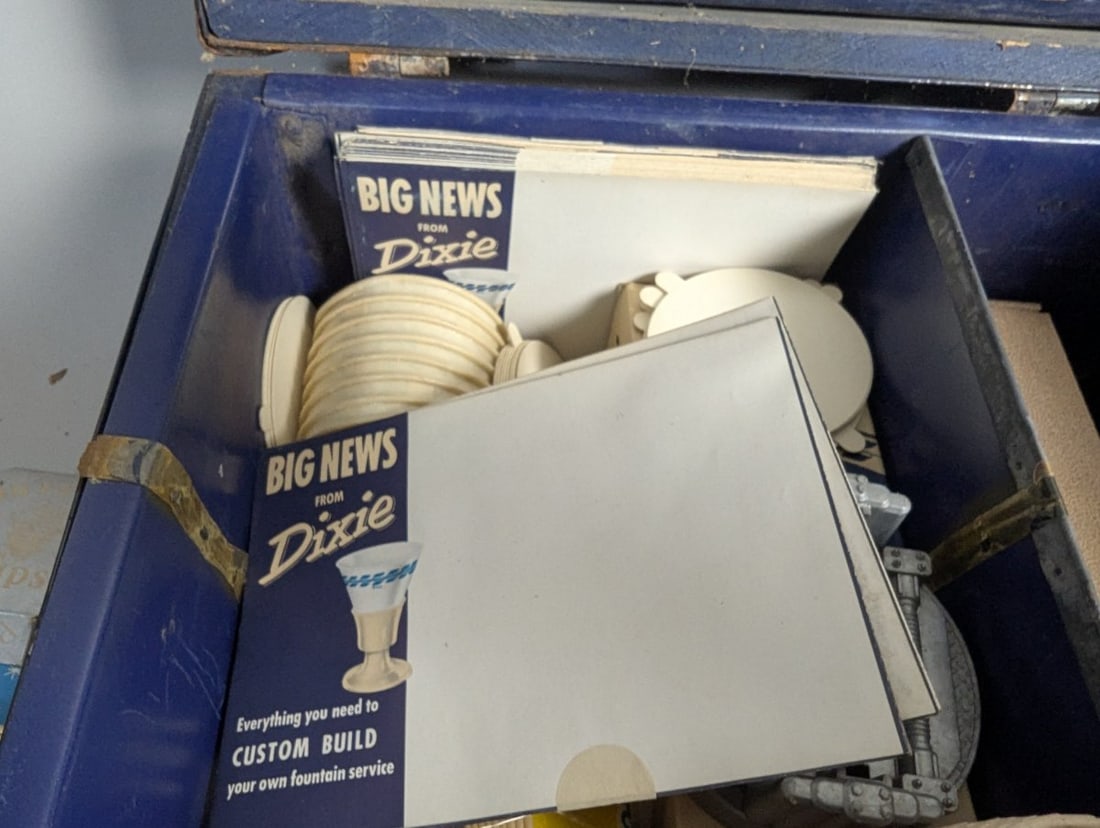 Antique Dixie Cups Salesman Sample Suitcase Unique Collectible - 7