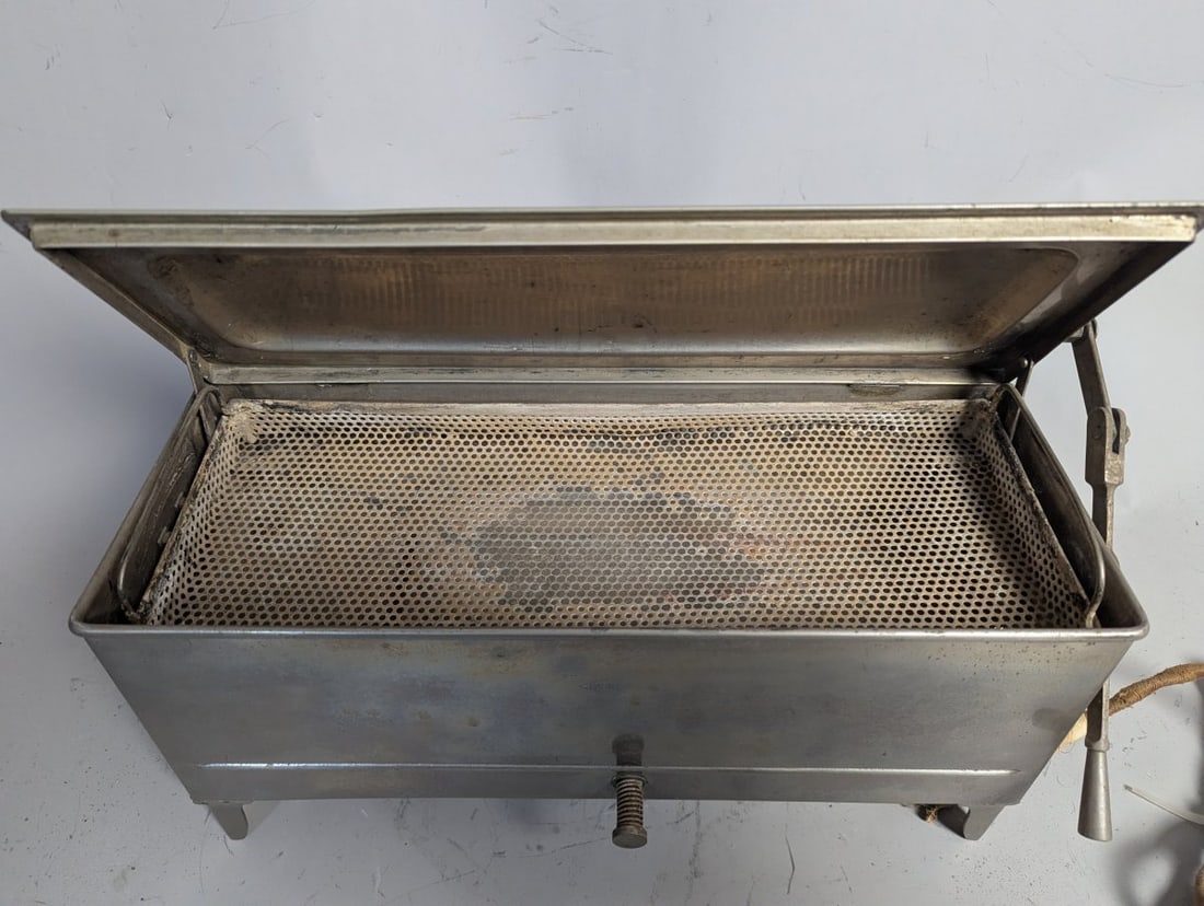 Vintage Electric Chafing Dish Ideal for Collectors and Restoration - 4