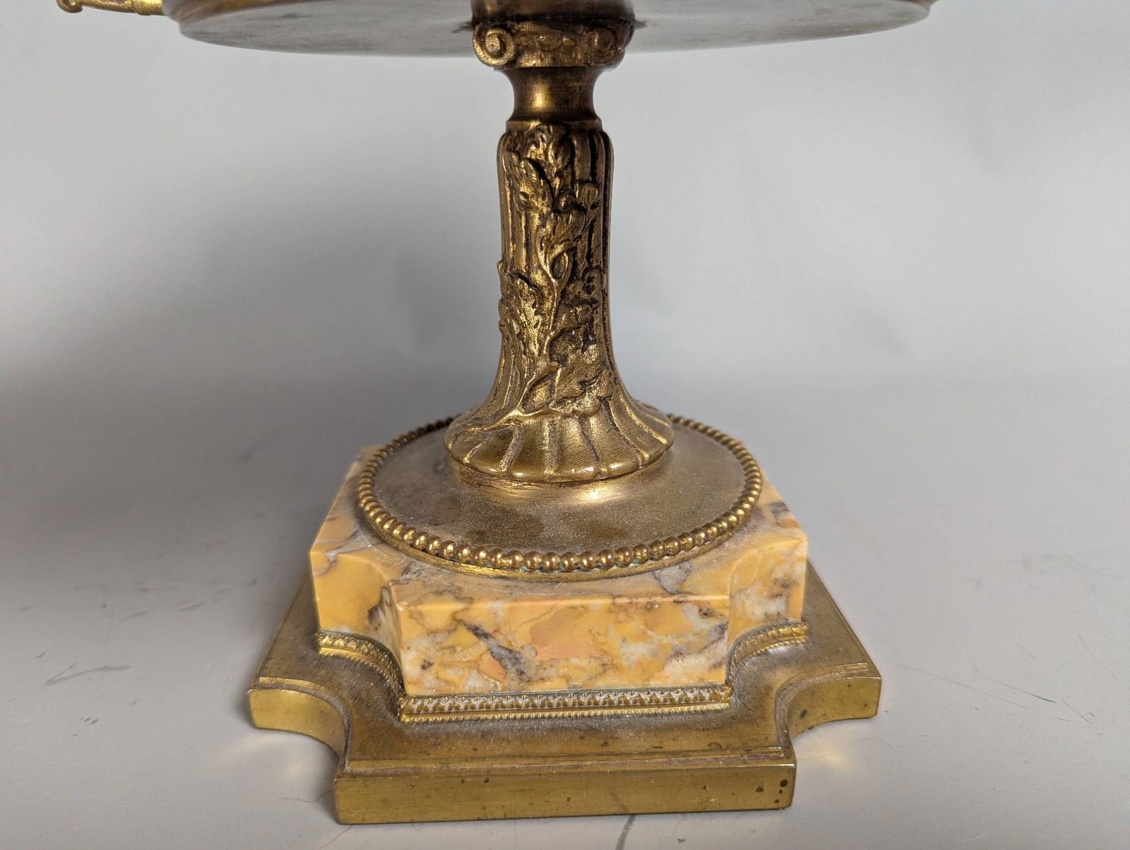 French Gilt Bronze and Marble Tazza with Swan-Form Handles - 4