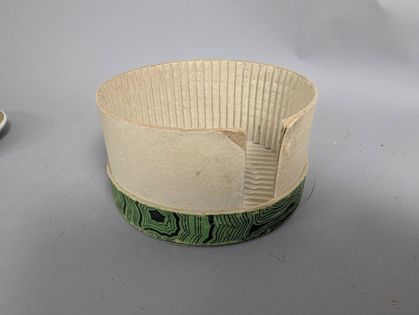 Piero Fornasetti Musicalia Gilt Porcelain Coasters with Holder - 7