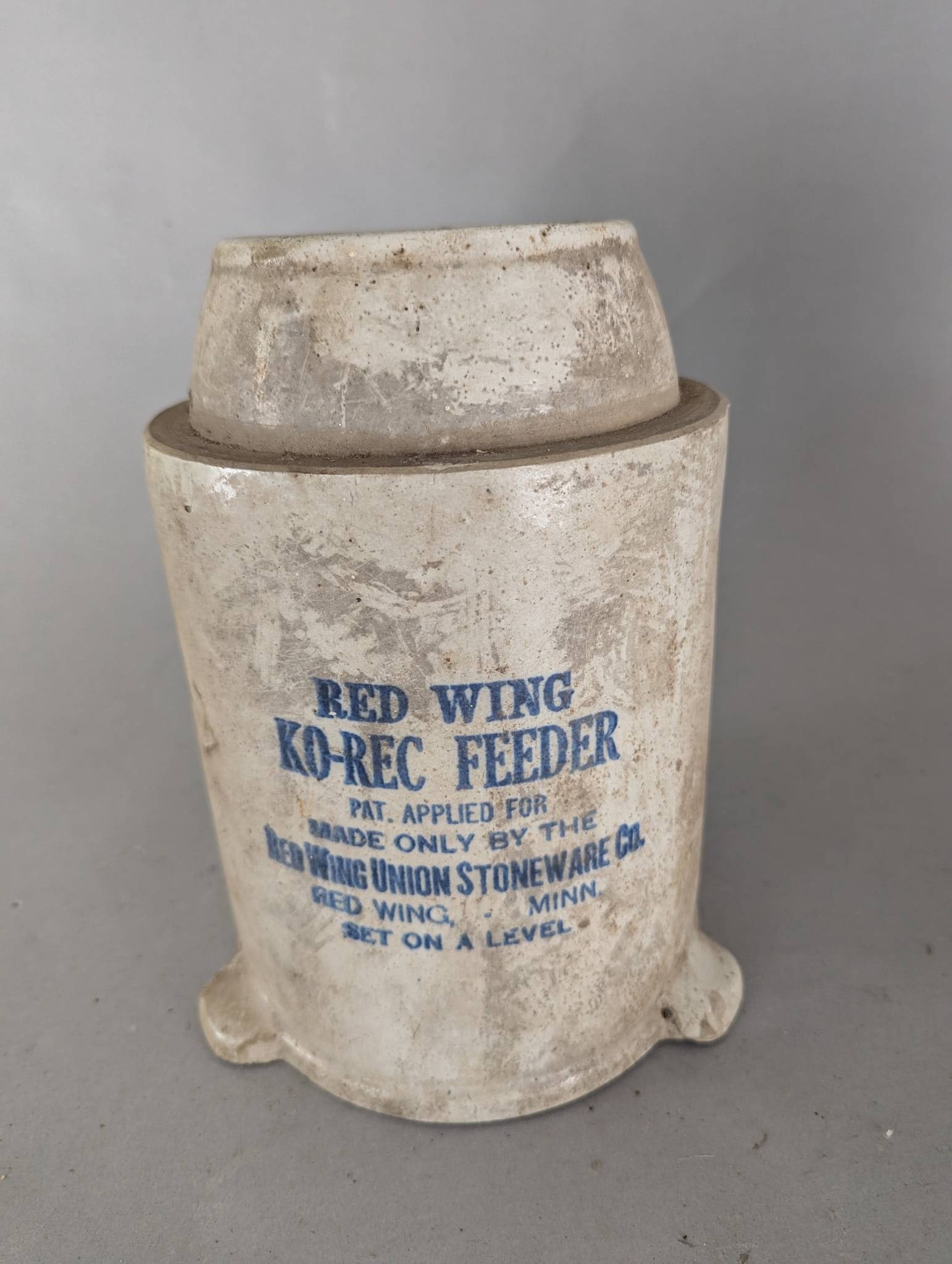 Red Wing Ko-Rec Feeder Stoneware Chicken Feeder from 1930s: **Important** Please read below description on how to avoid high shipping costs. Red Wing Ko-Rec feeder made by the Red Wing Union Stoneware Company in Minnesota during the 1930s. Constructed from