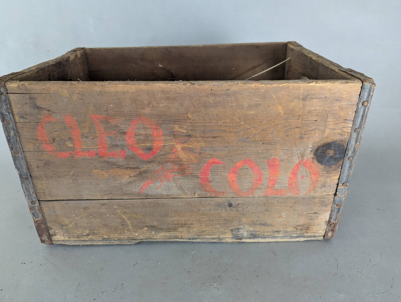 Cleo Cola Wooden Crate with Advertising Graphics from 1930s-1940s - 4