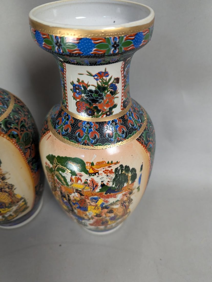 Exquisite Pair of Chinese Export Satsuma Style Porcelain Vases Decorative Art - 2