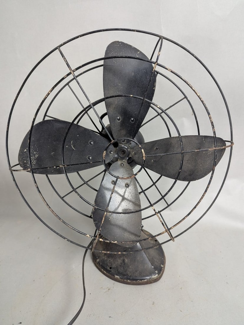 Vintage Hunter Division Robbins & Myers CG16 Oscillating Fan - Classic Design, Functional (1 of 7)