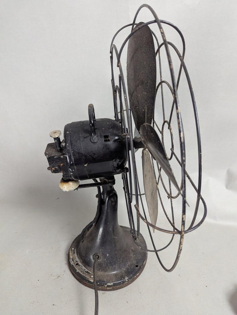 Vintage Hunter Division Robbins & Myers CG16 Oscillating Fan - Classic Design, Functional - 4