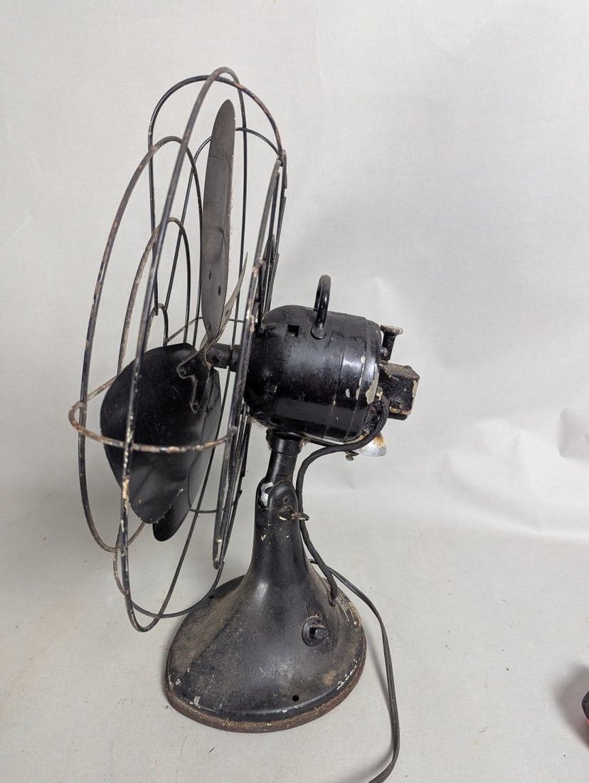 Vintage Hunter Division Robbins & Myers CG16 Oscillating Fan - Classic Design, Functional - 6