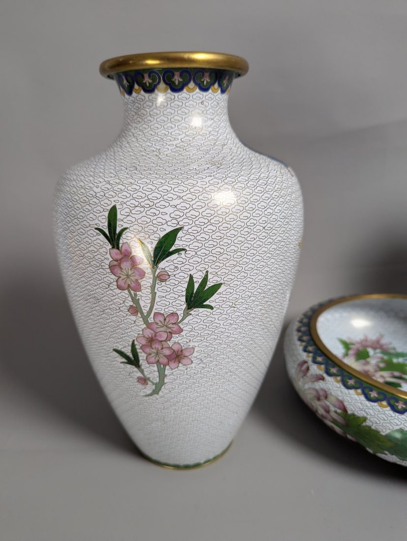 Elegant Chinese Cloisonne 3-Piece Garniture Set with Colorful Floral Motifs - 4