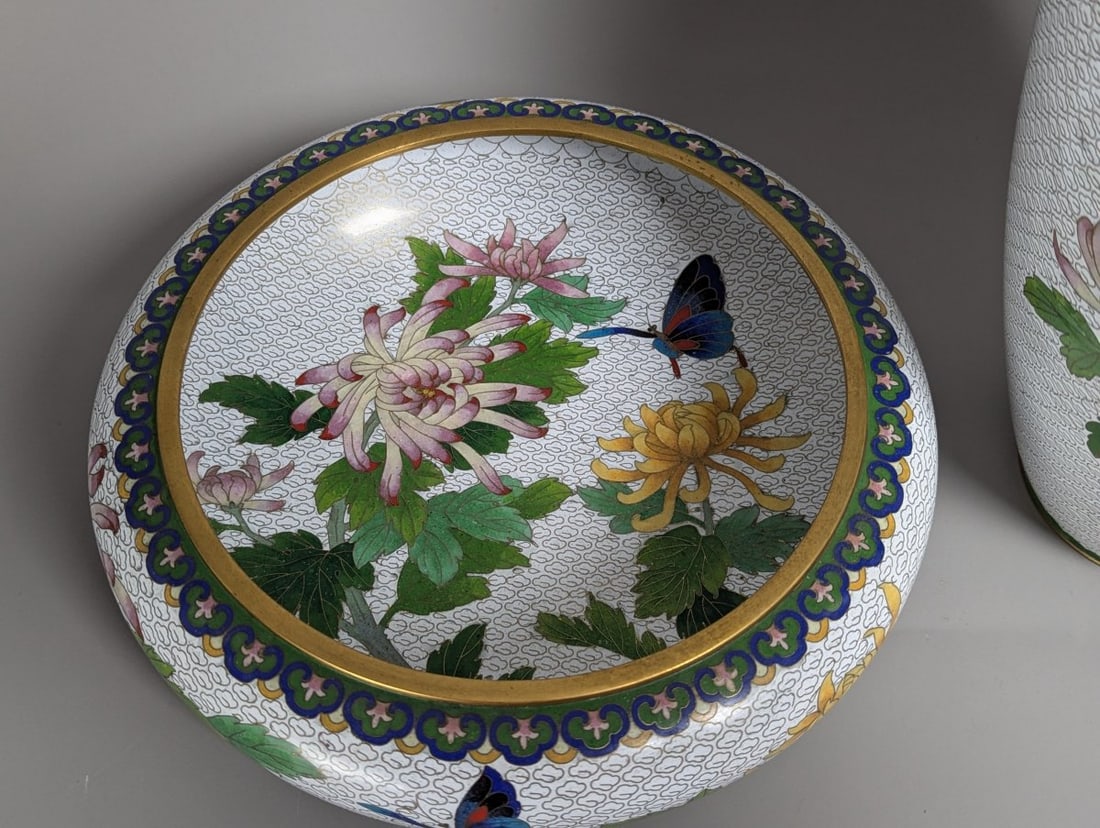 Elegant Chinese Cloisonne 3-Piece Garniture Set with Colorful Floral Motifs - 6