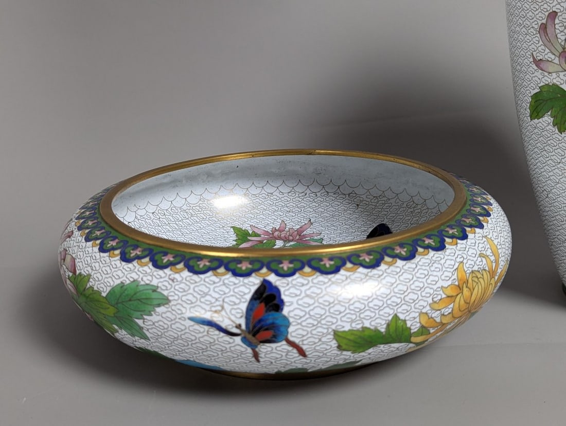 Elegant Chinese Cloisonne 3-Piece Garniture Set with Colorful Floral Motifs - 7