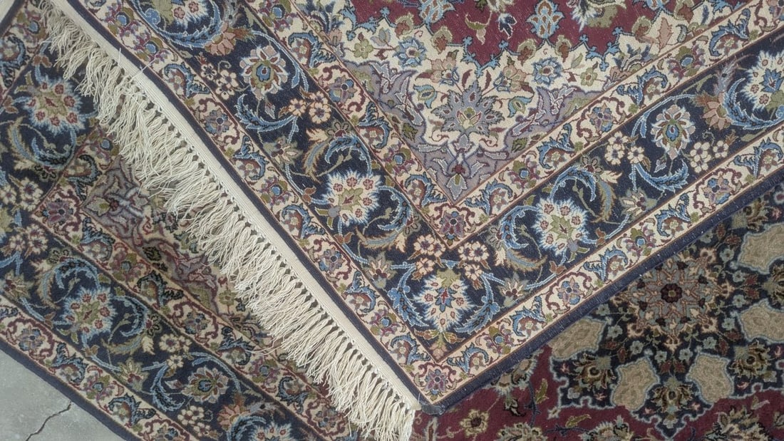 Vintage Hand-Knotted Persian Isphahan Rug Beautiful Floral Design Silk Foundation c. 1960 - 10