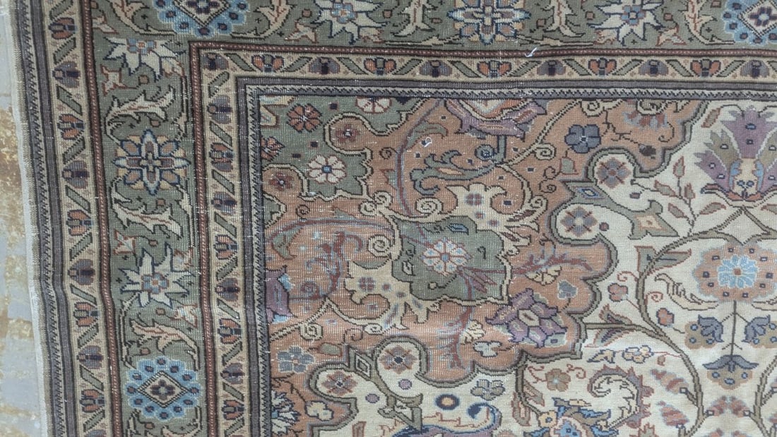 Vintage Turkish Hereke Carpet Ivory Background Hand-Knotted Art Decor c. 1940 - 2