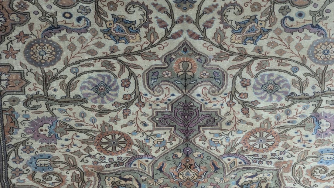 Vintage Turkish Hereke Carpet Ivory Background Hand-Knotted Art Decor c. 1940 - 6
