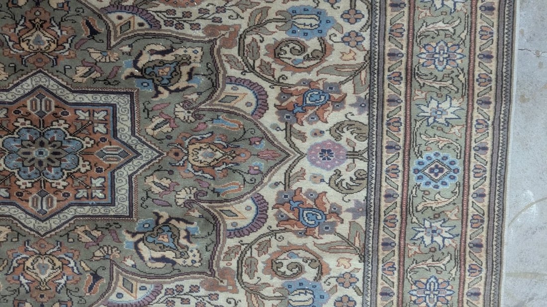 Vintage Turkish Hereke Carpet Ivory Background Hand-Knotted Art Decor c. 1940 - 7